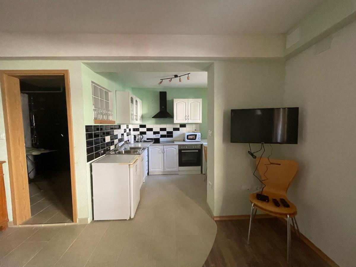 Old Square House - Hisa Na Starem Trgu Apartment Tolmin Ngoại thất bức ảnh